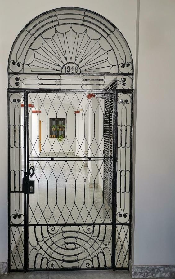 Teodosio Apartment Free Parking & Central Ac Sevilla Exteriör bild